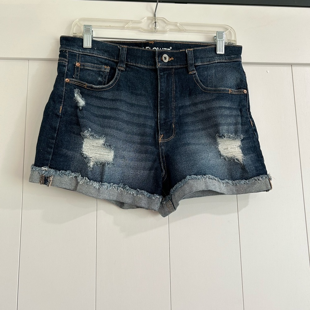 Size 27 JCPenny 1.5inch inseam woman’s shorts